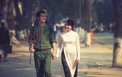 Em vẫn đợi anh về