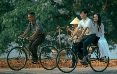 Có một người lặng lẽ theo sau